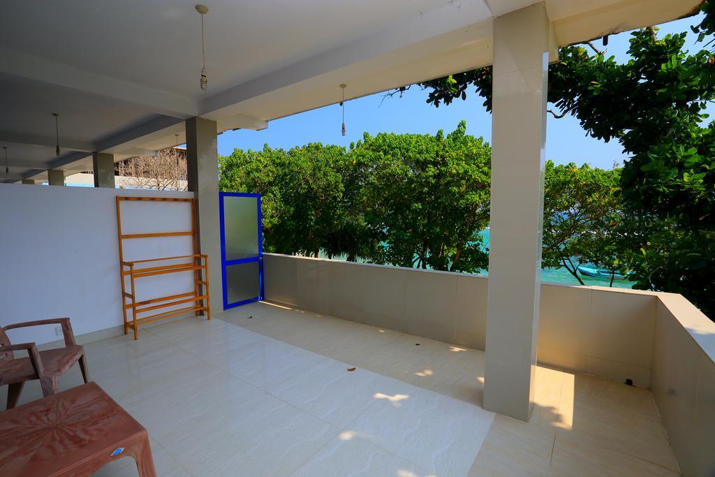 Paradise Beach Resort & Diving School Мірісса Екстер'єр фото