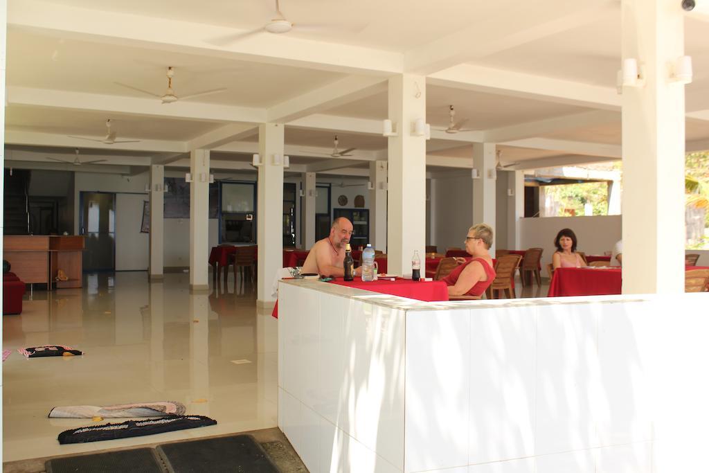 Paradise Beach Resort & Diving School Мірісса Екстер'єр фото
