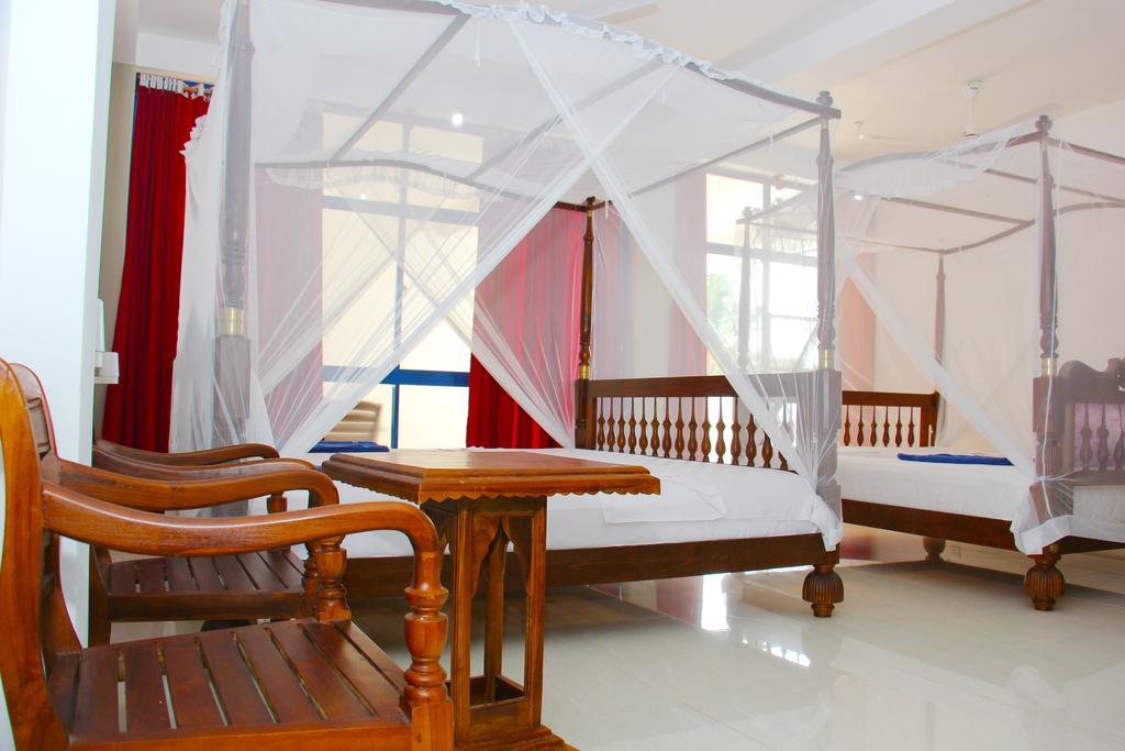 Paradise Beach Resort & Diving School Мірісса Екстер'єр фото