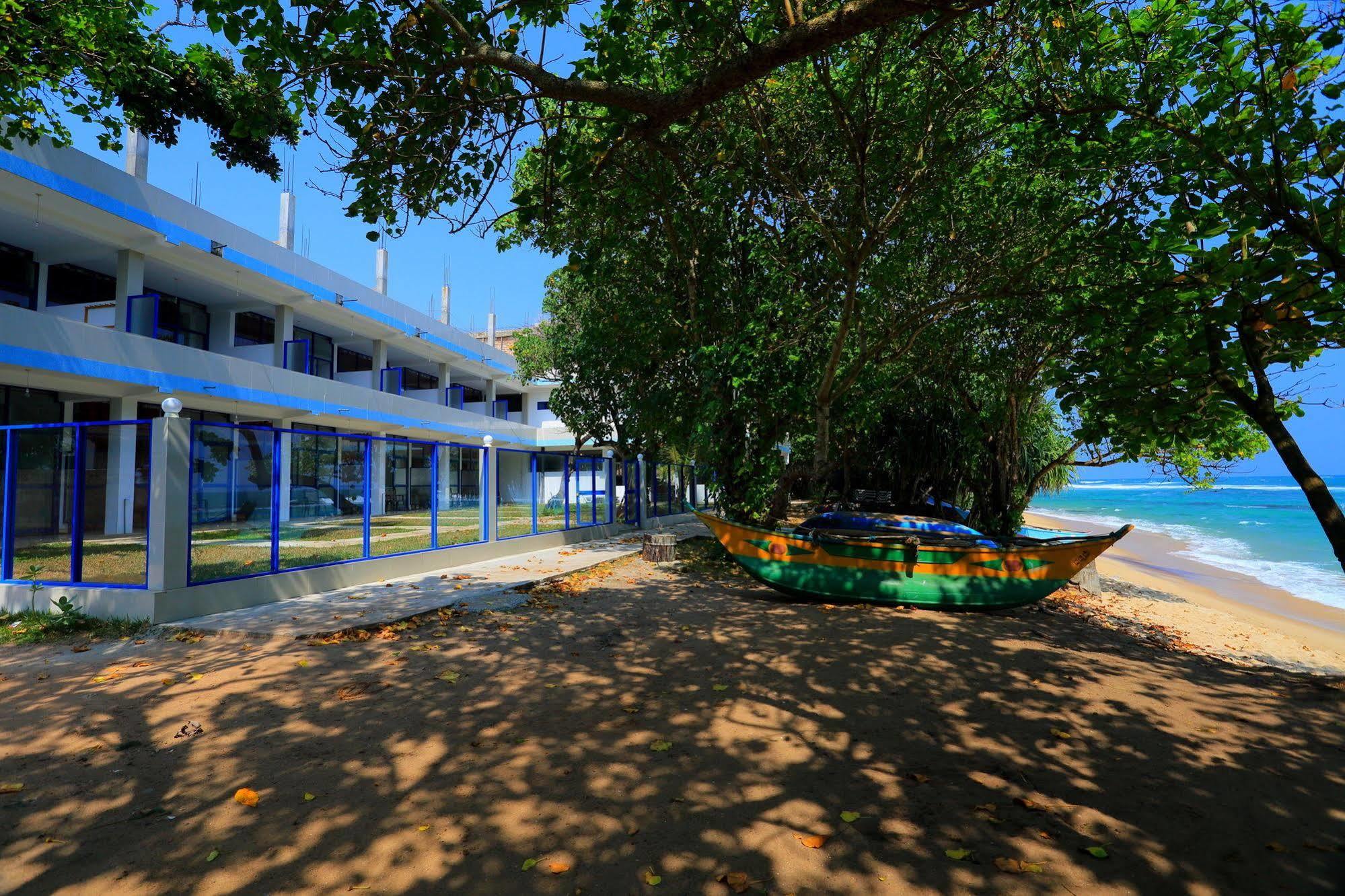 Paradise Beach Resort & Diving School Мірісса Екстер'єр фото